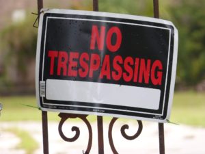 no trespassing sign