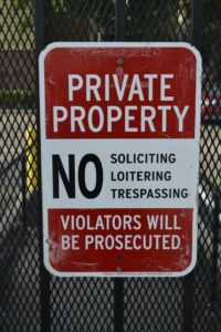 no trespassing sign, private property